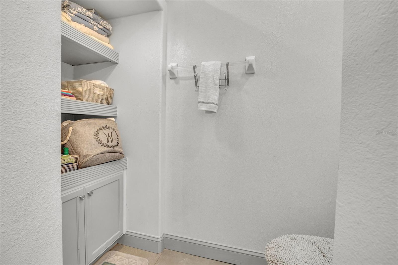 450 W Delaware Ave Property Photo 48