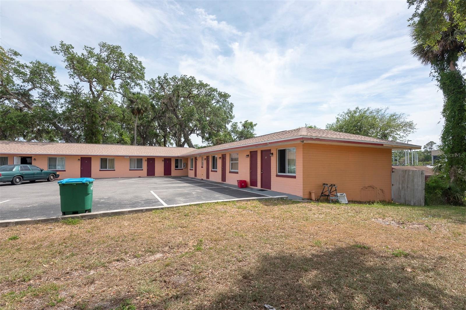 1028 Ridgewood Ave Property Photo 4