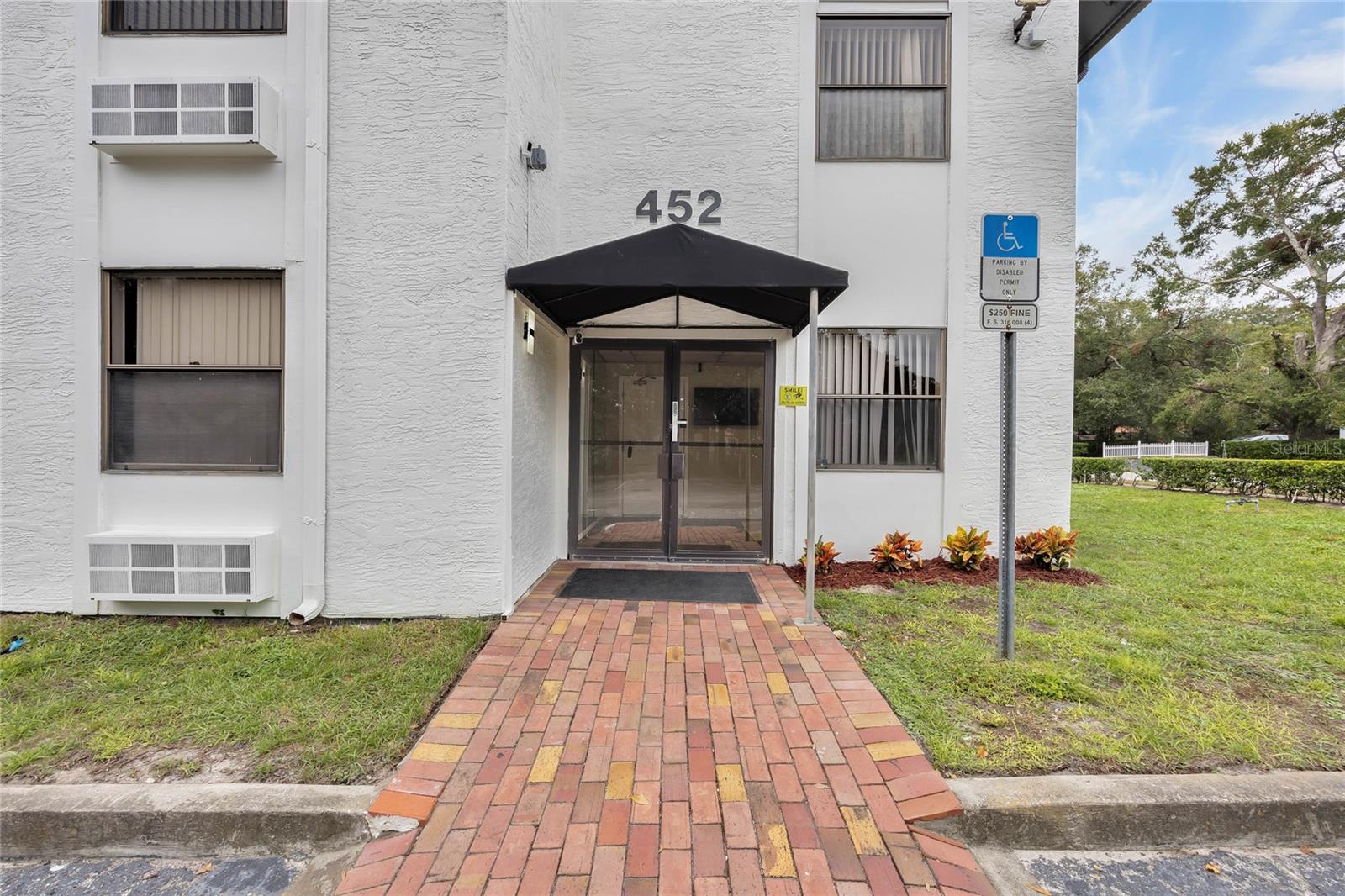 452 Osceola St Property Photo 4
