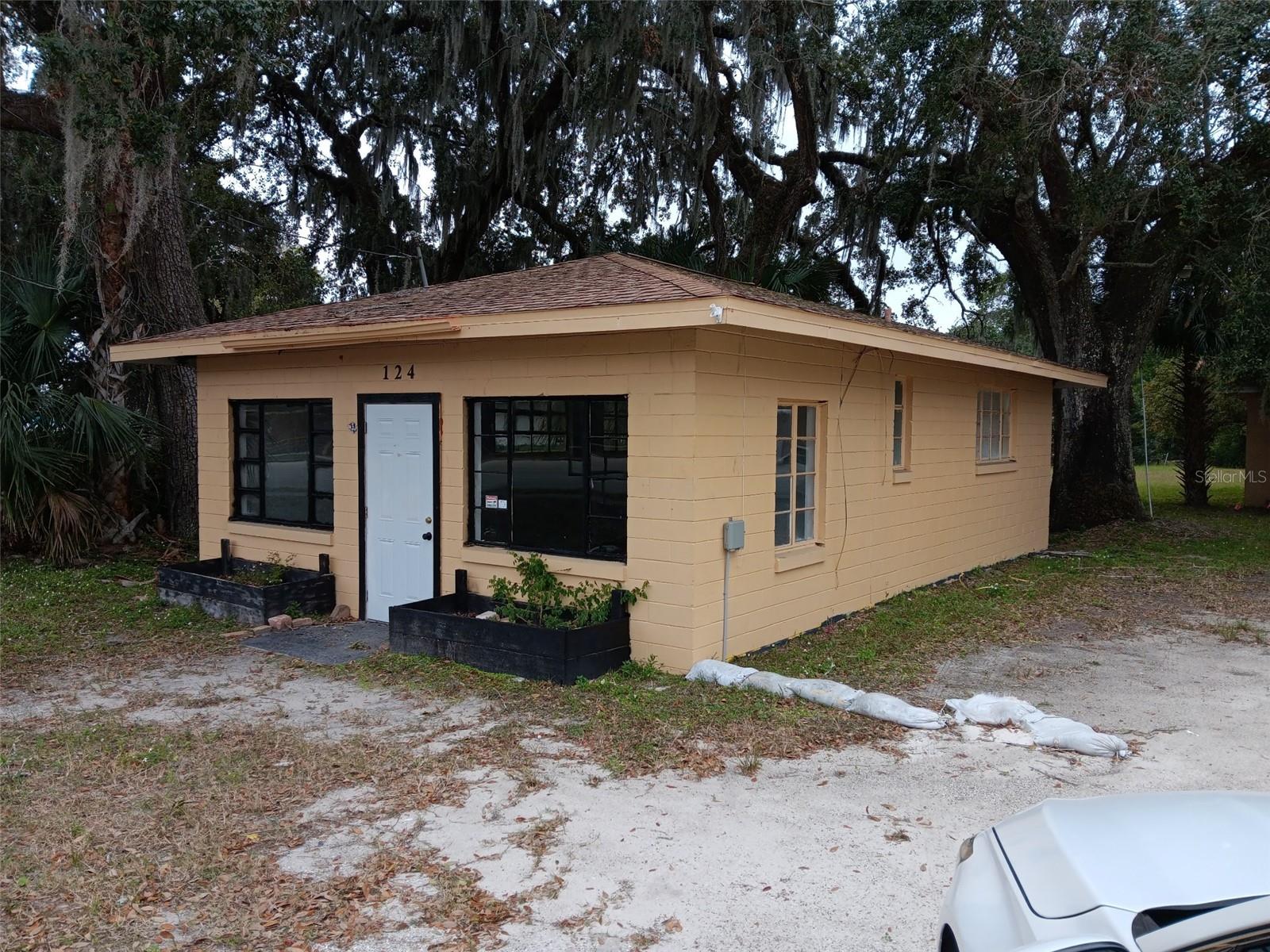 124 S Charles Richard Beall Blvd Property Photo 8
