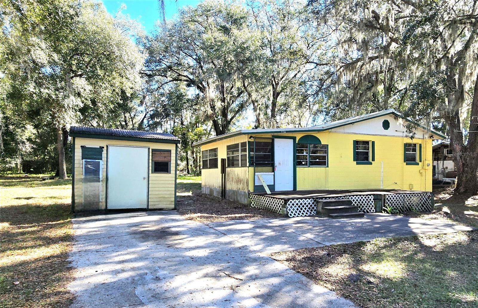 912 Center St Property Photo 1