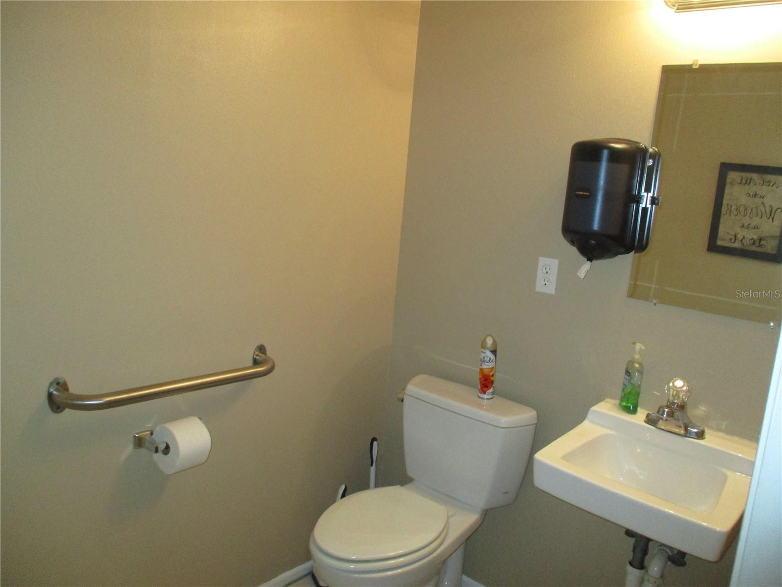 2425 S Volusia Ave #b1 Property Photo 11