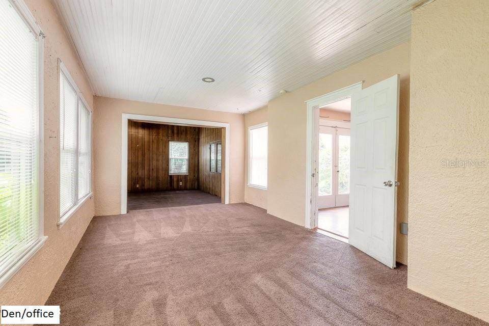 724 N Oleander Ave Property Photo 5