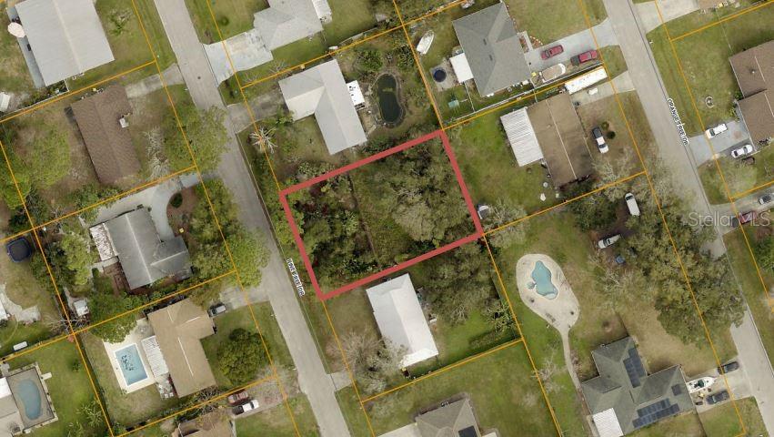 Pine Tree Dr Property Photo