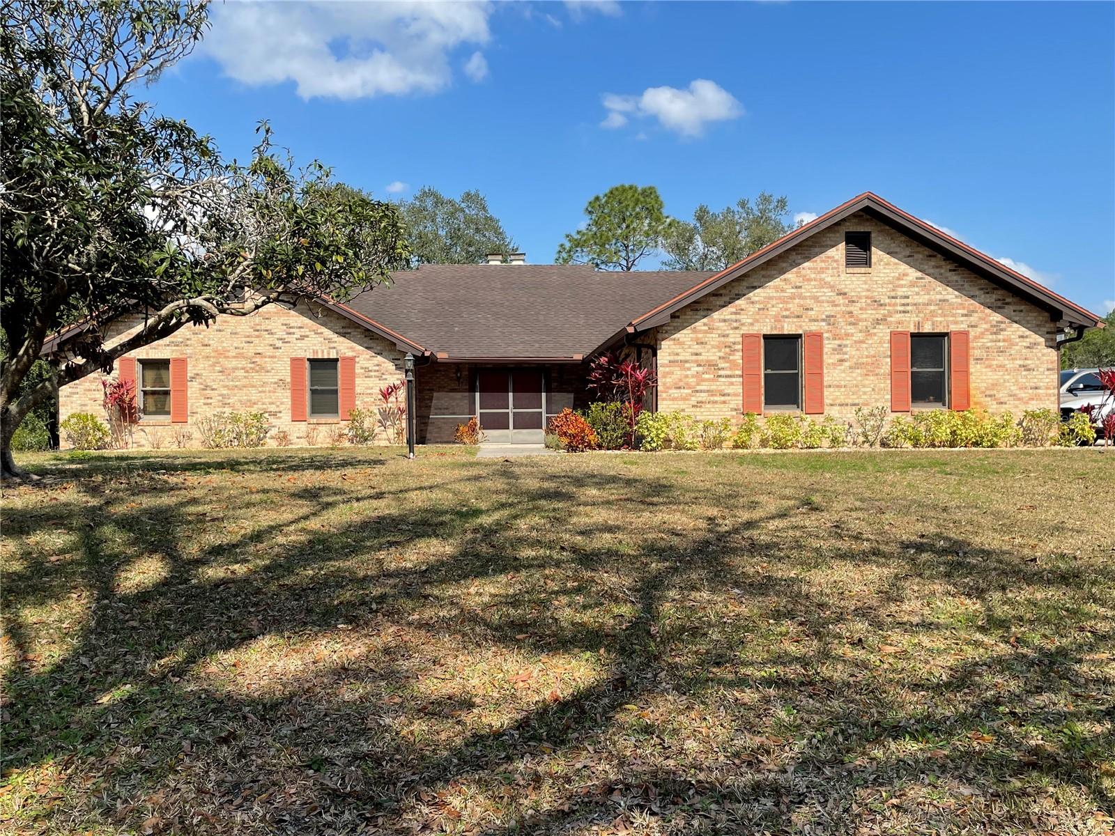 1990 Spruce Creek Cir N Property Photo