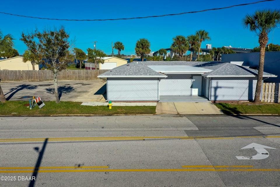 923 N Beach St Property Photo 1