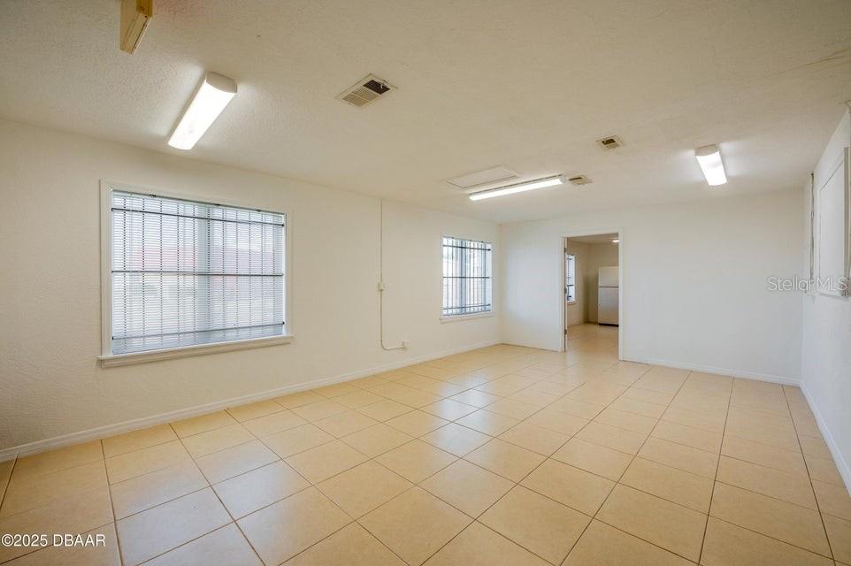 923 N Beach St Property Photo 2