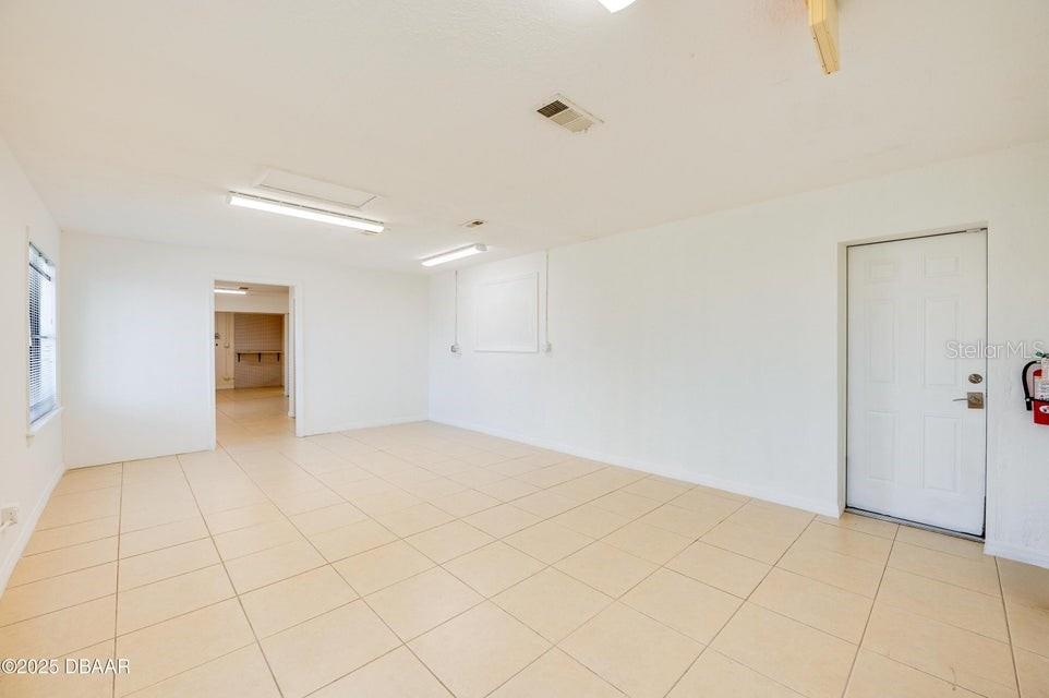 923 N Beach St Property Photo 3