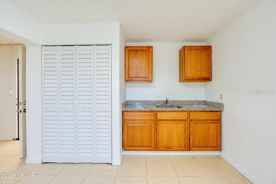 923 N Beach St Property Photo 6