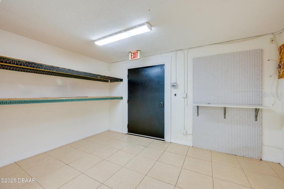 923 N Beach St Property Photo 7