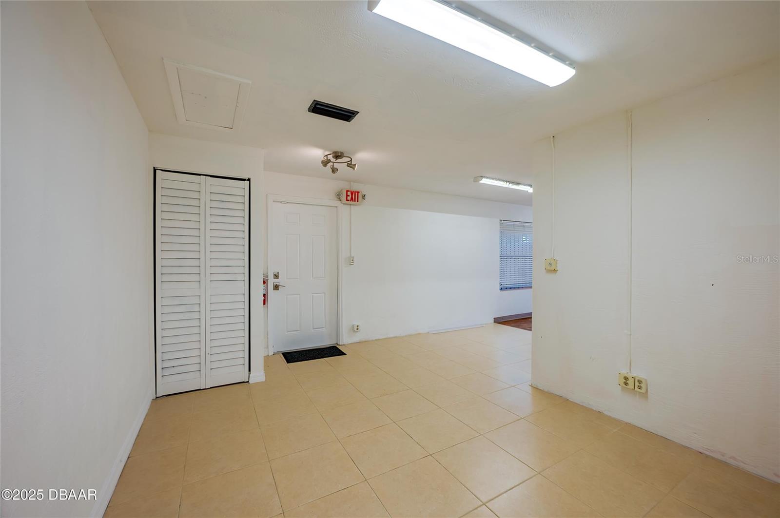 923 N Beach St Property Photo 11