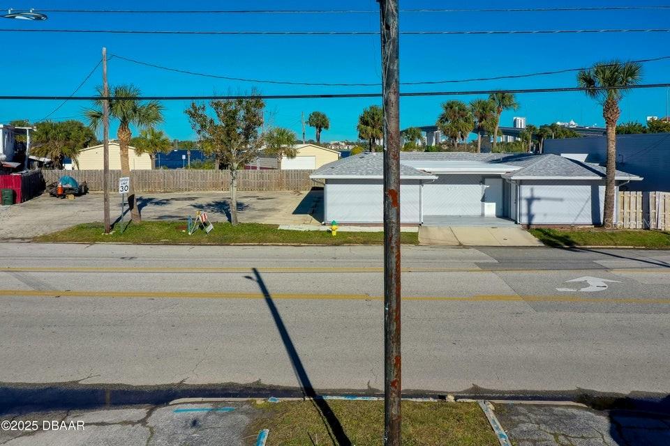 923 N Beach St Property Photo 15
