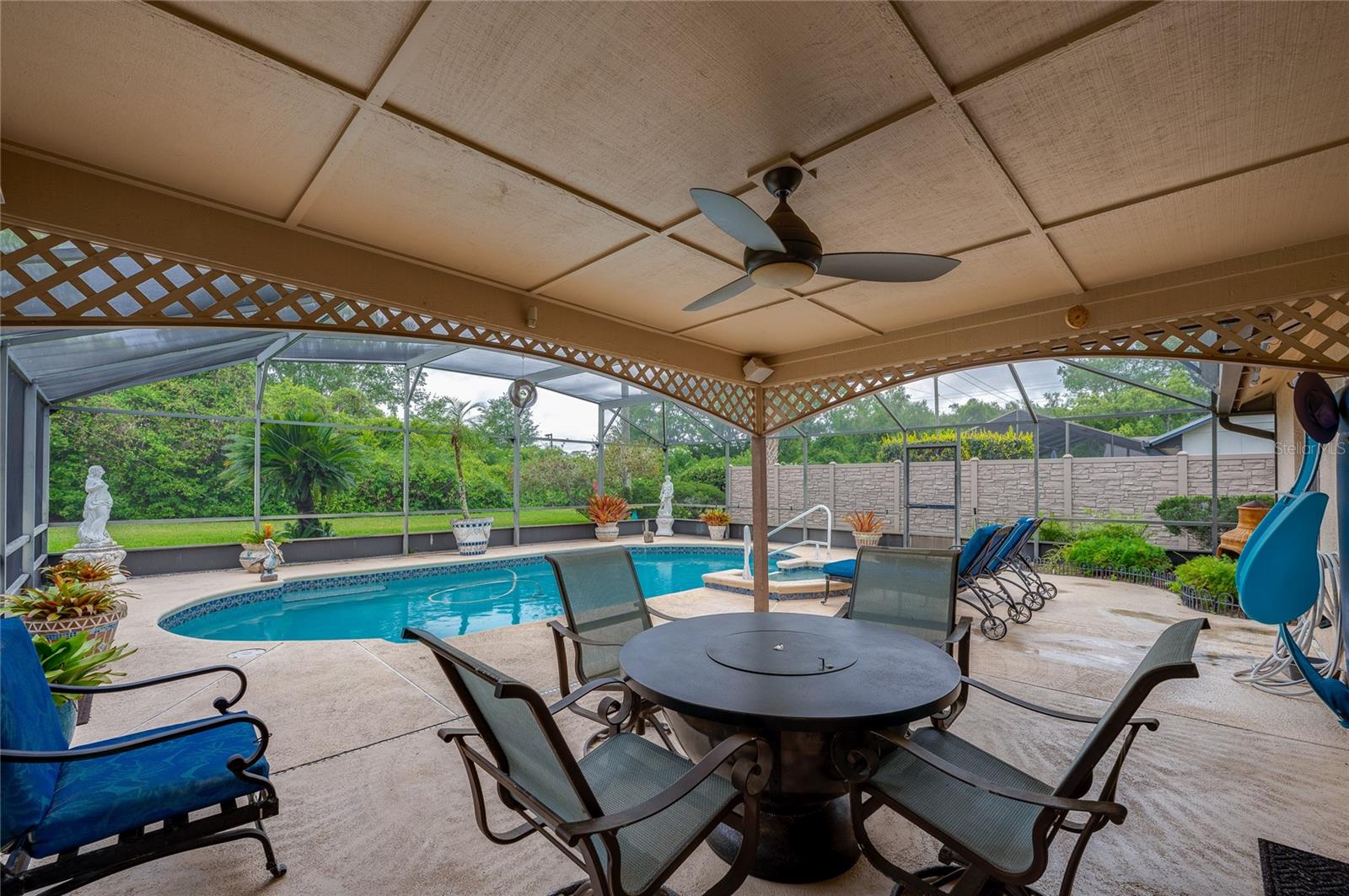 4029 N Waterbridge Cir Property Photo 2