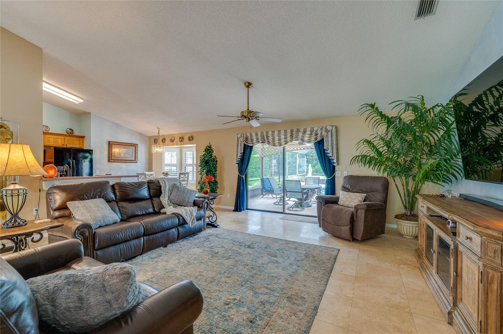 4029 N Waterbridge Cir Property Photo 5