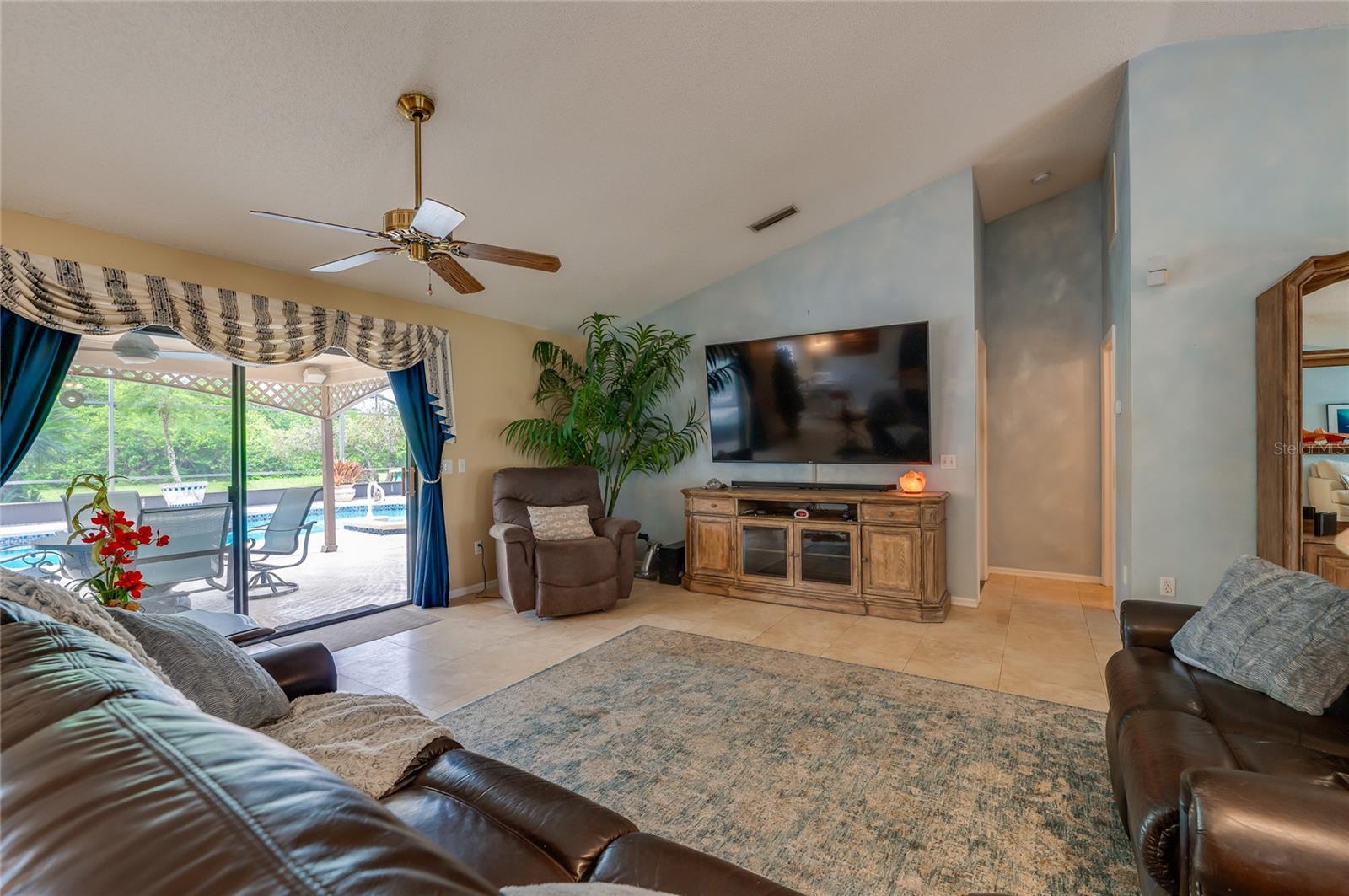4029 N Waterbridge Cir Property Photo 6
