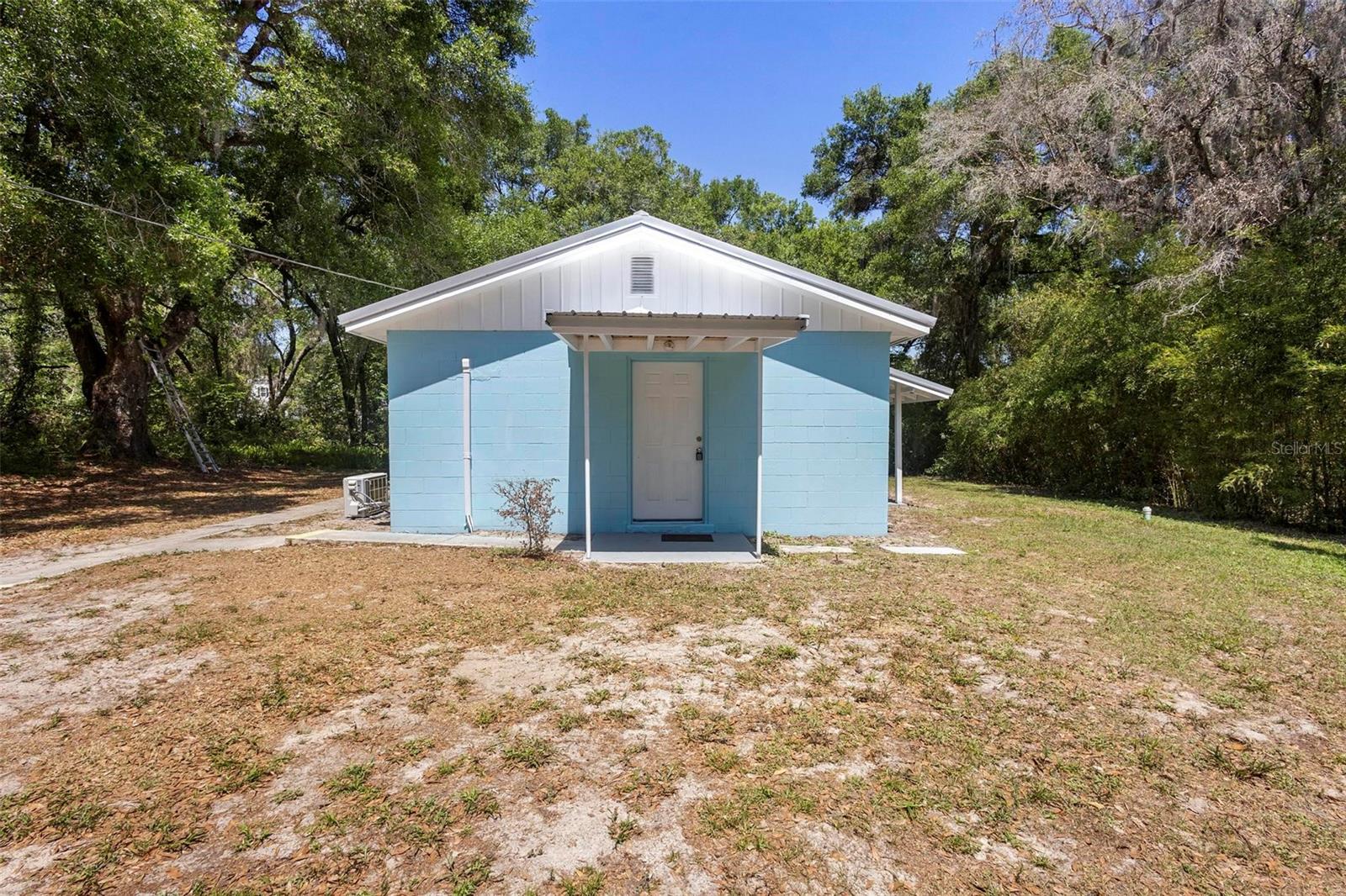 1121 E Hubbard Ave Property Photo