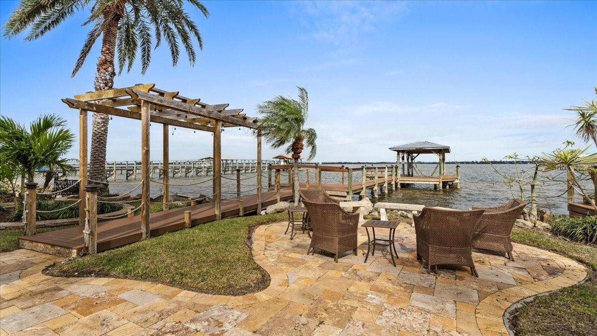 2120 N Indian River Dr N Property Photo 3