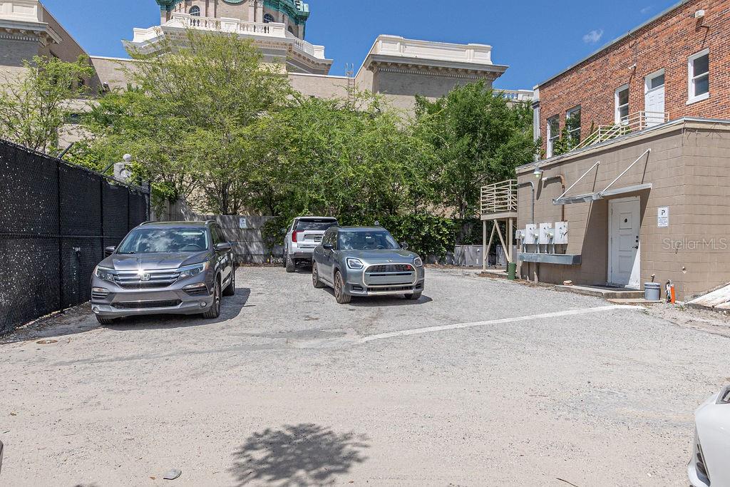 112 W Indiana Ave Property Photo 15