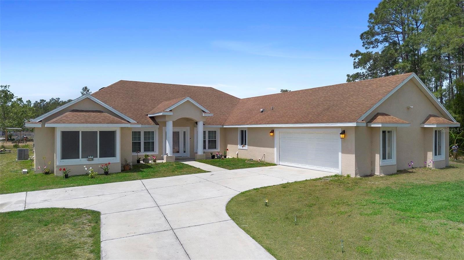 2048 Laredo Dr Property Photo
