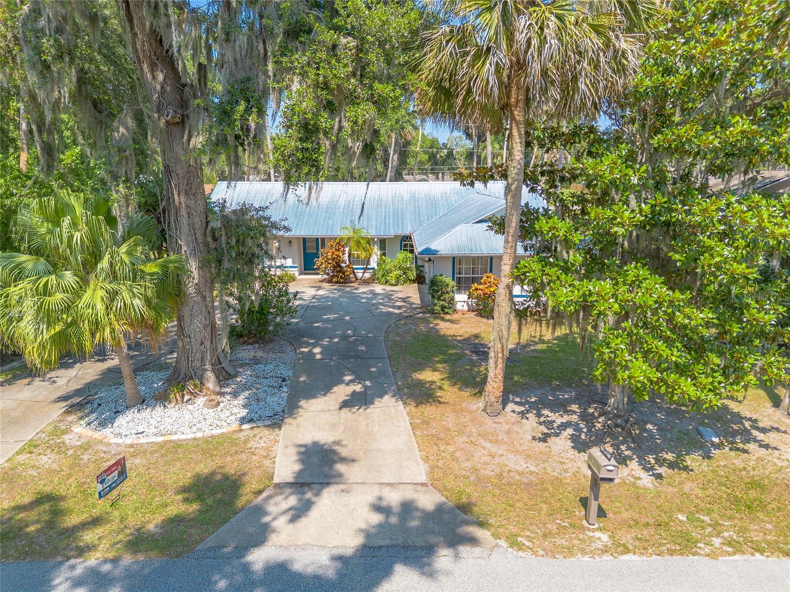 1927 Orange Tree Dr Property Photo 1