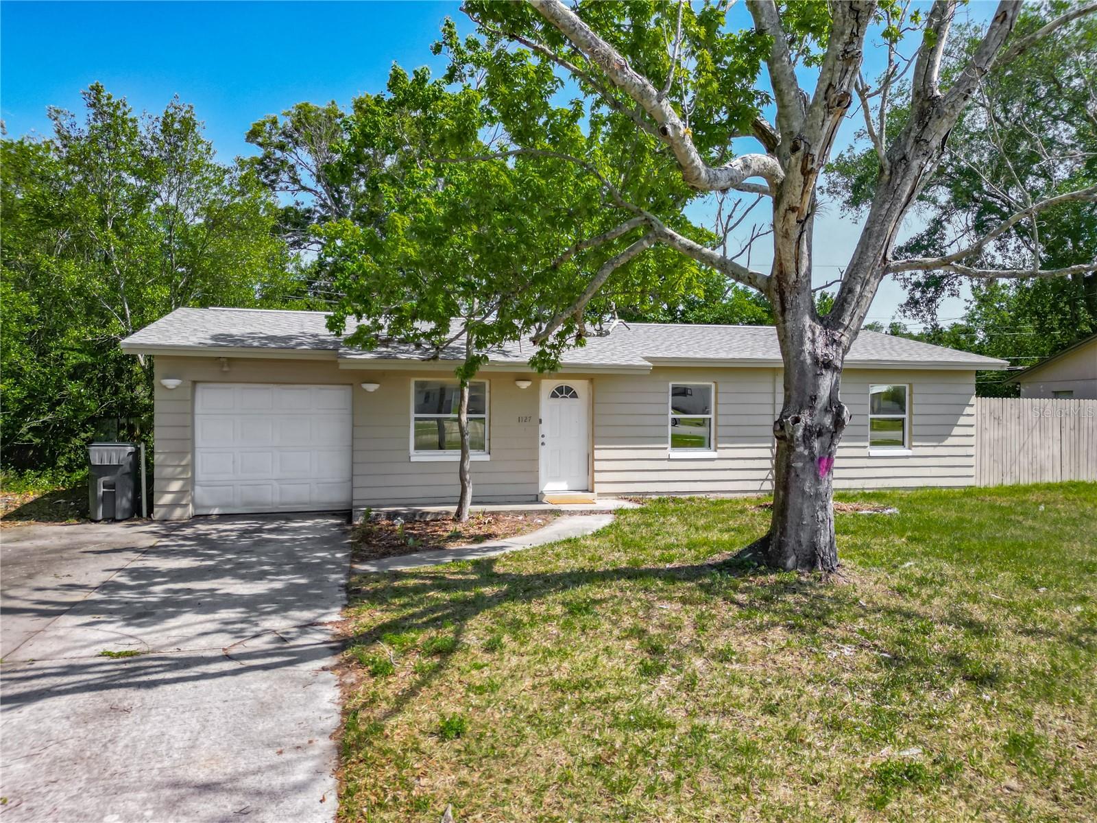 1127 N Singleton Ave Property Photo