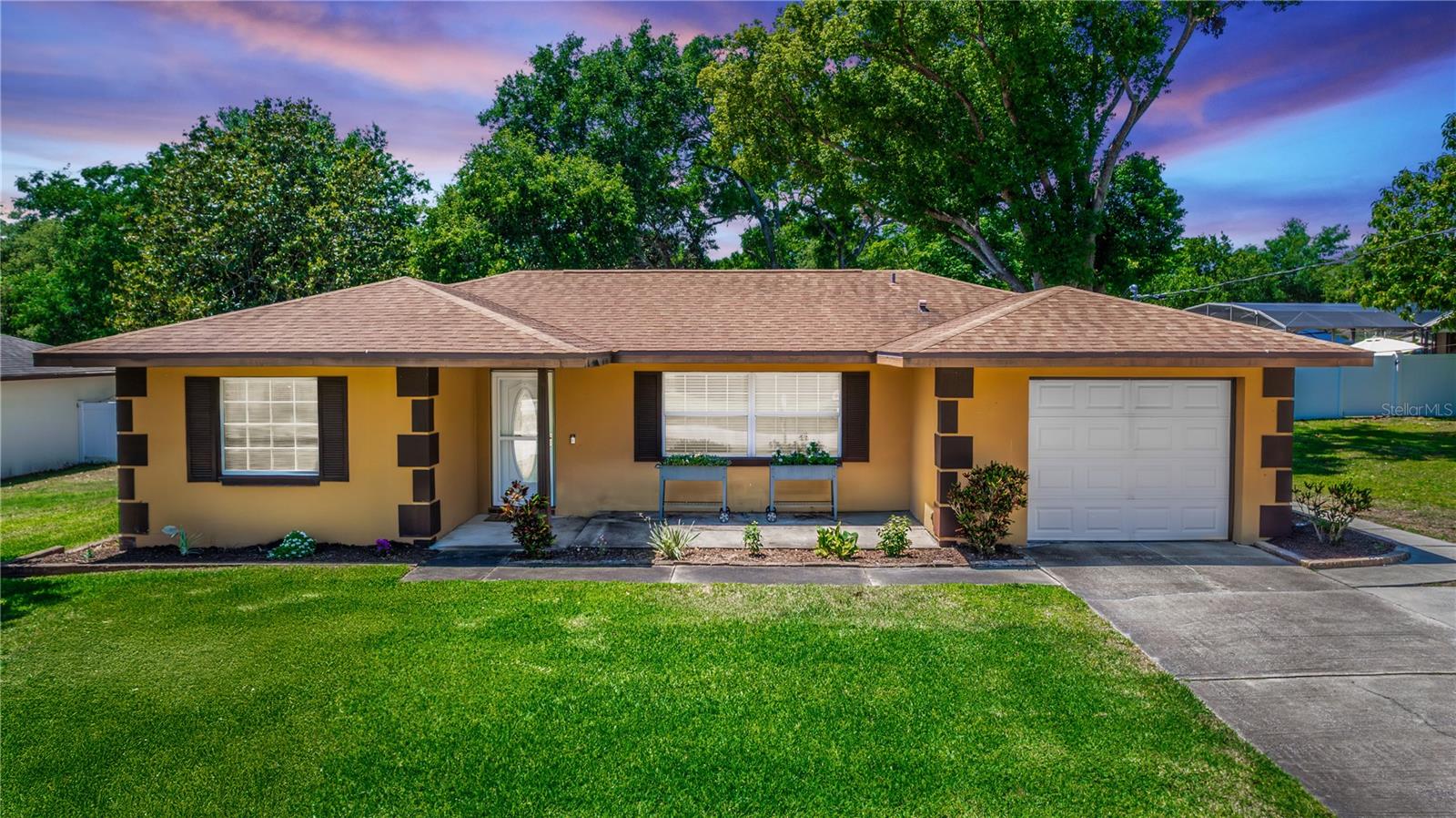 242 Linda Vista St Property Photo