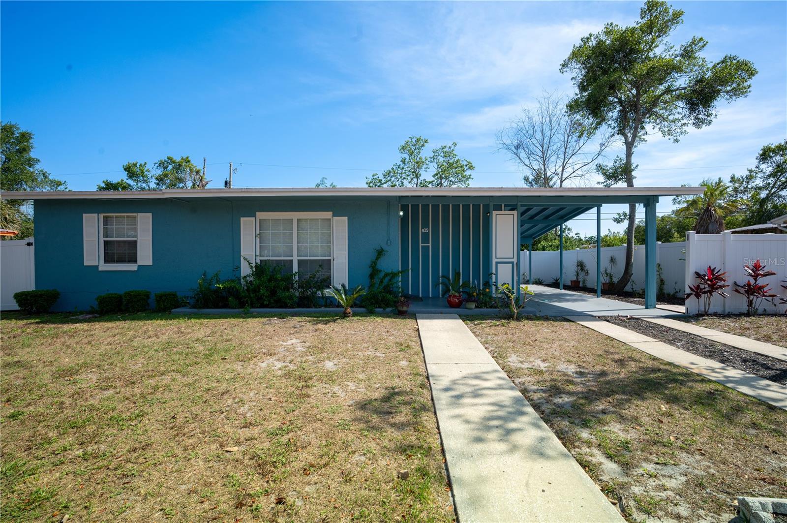925 Halstead St Property Photo