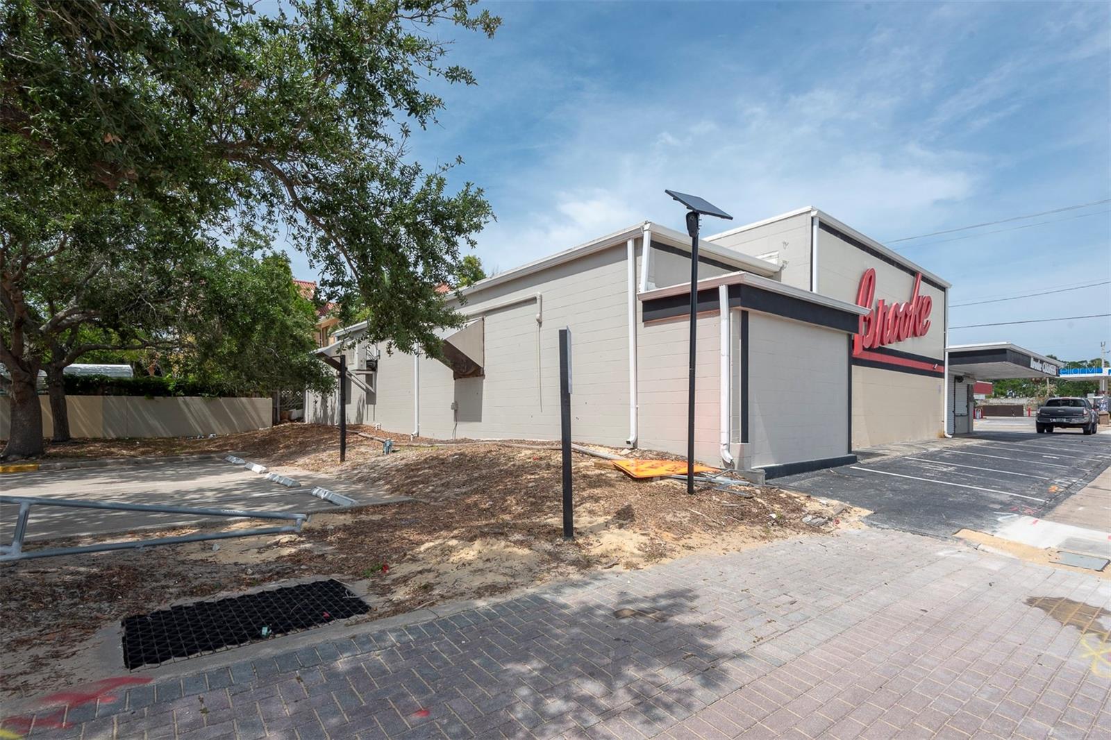 133 Main St E Property Photo 10
