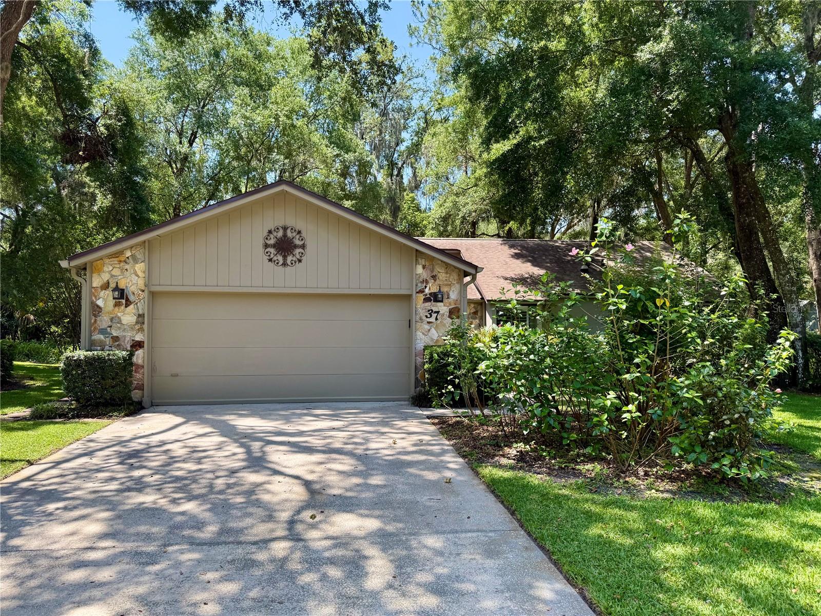 37 MEADOWWOOD TRL