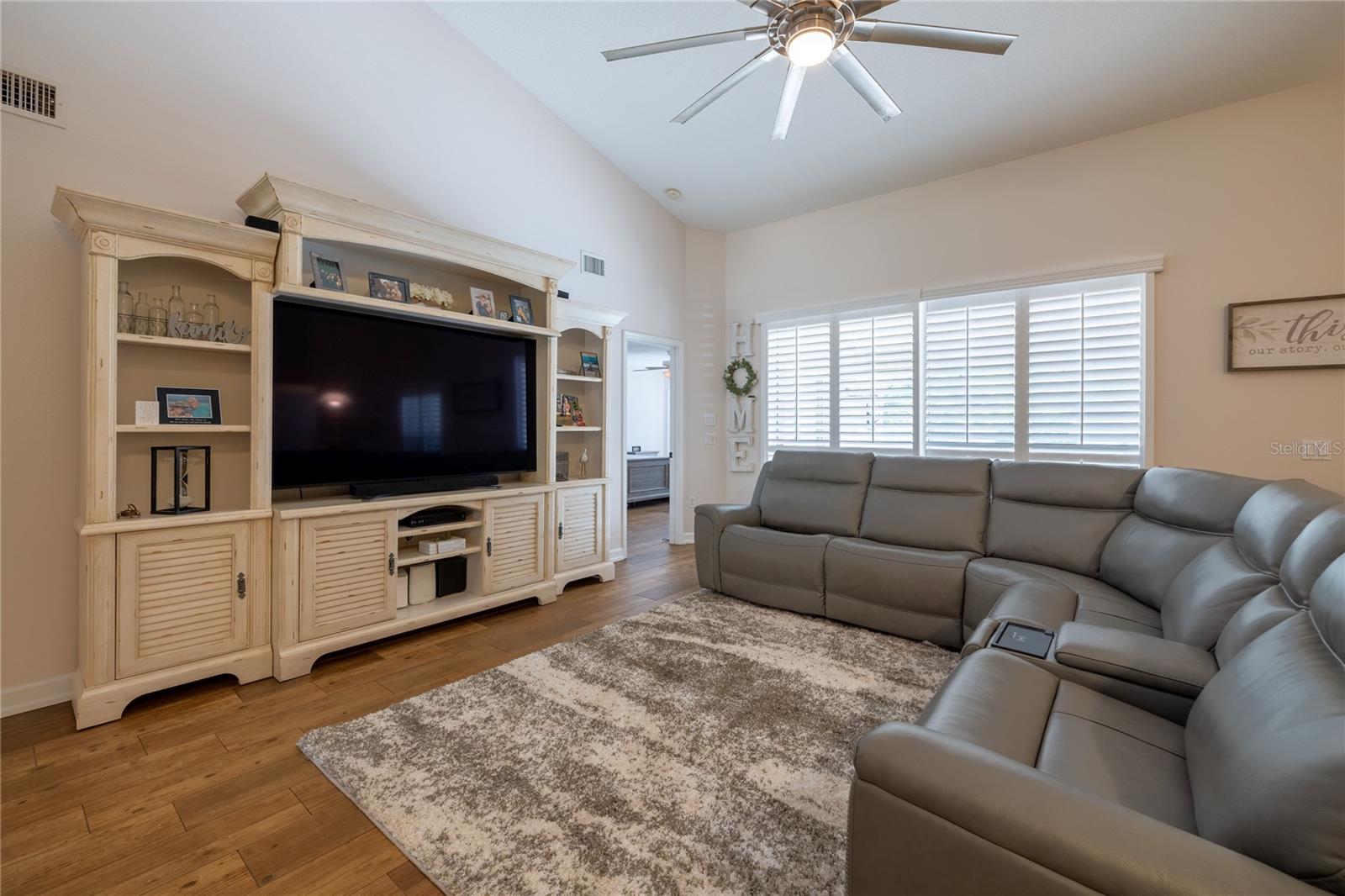 19232 Park Place Blvd Property Photo 6