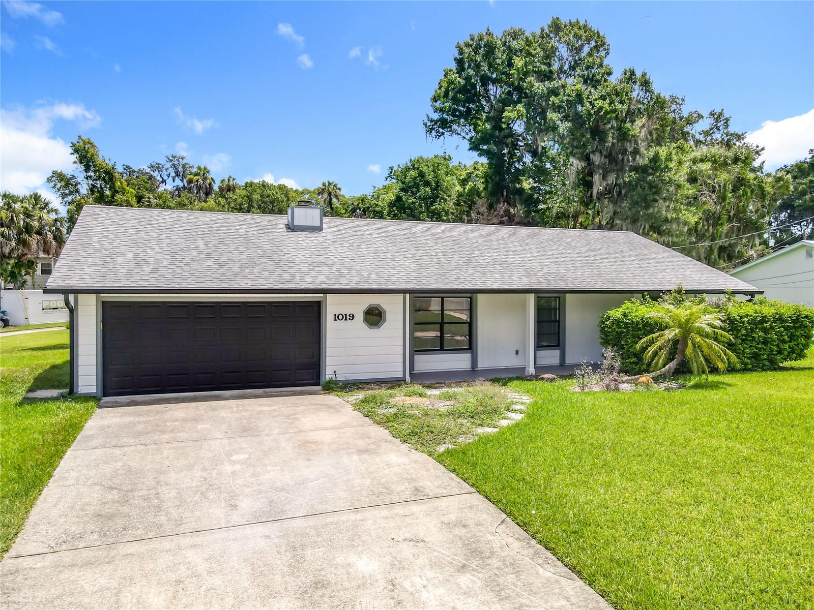 1019 CHIPPEWA TRL Property Photo 1