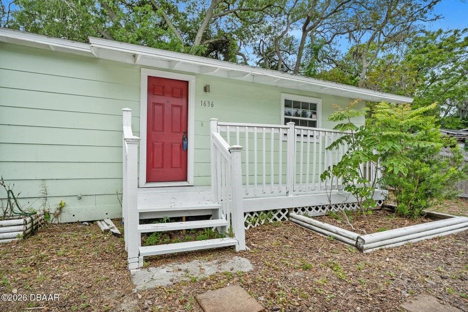 1636 Valencia Ave Property Photo 2