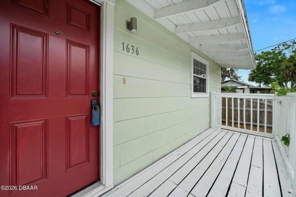 1636 Valencia Ave Property Photo 3