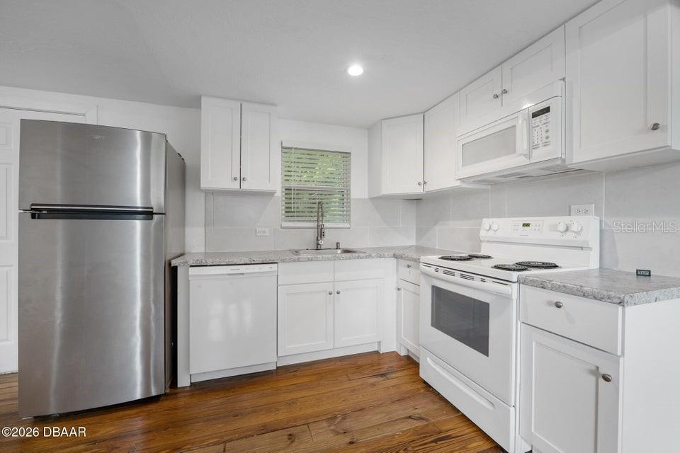 1636 Valencia Ave Property Photo 8