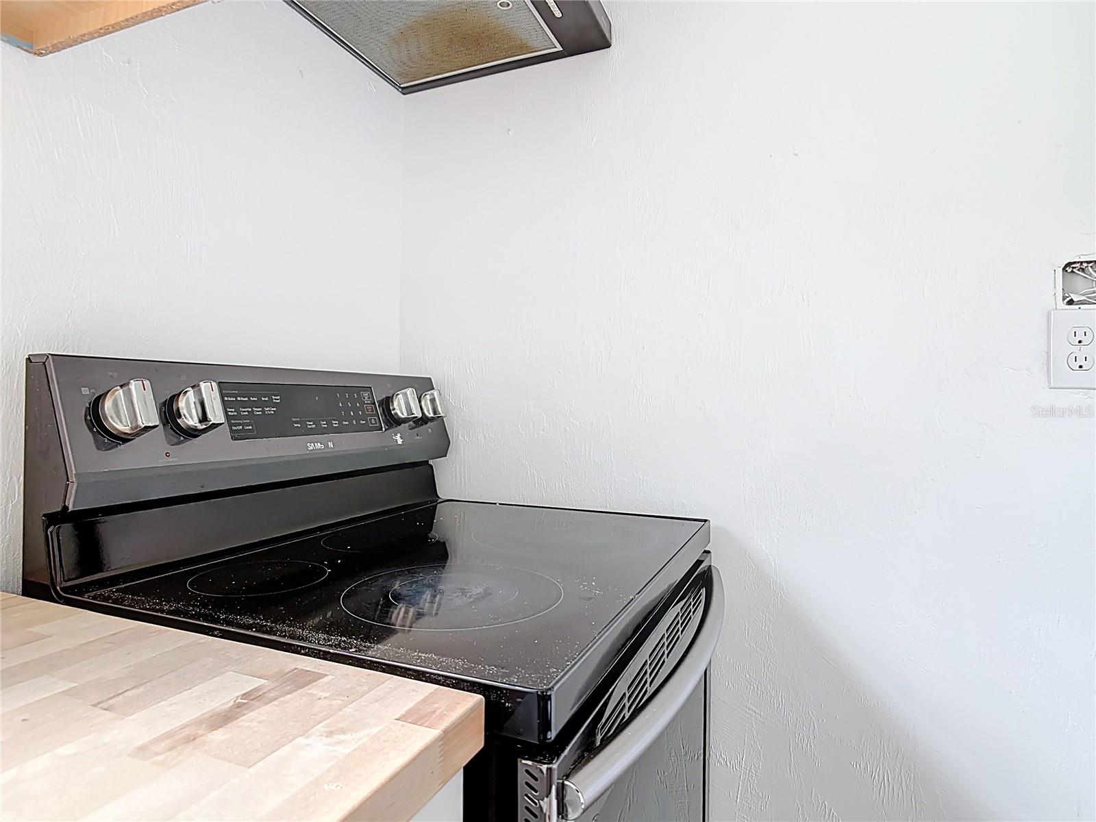 633 1/2 Elm Ave Property Photo 8