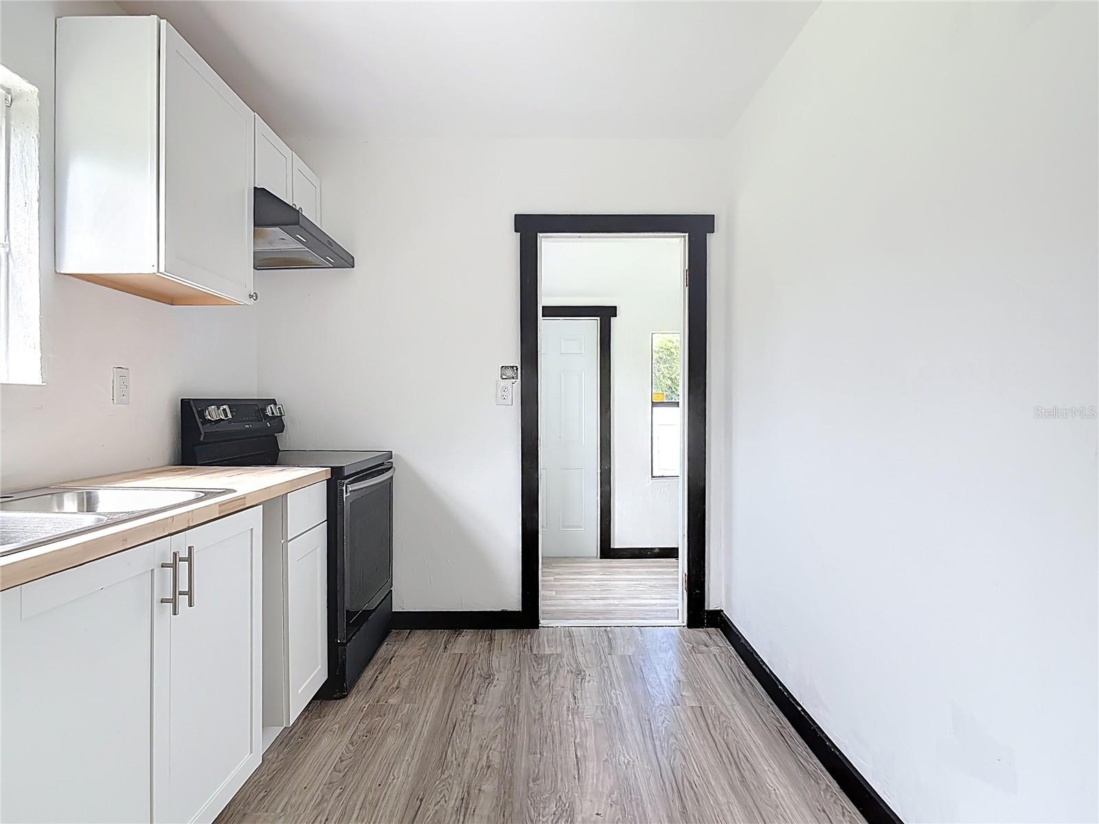 633 1/2 Elm Ave Property Photo 10