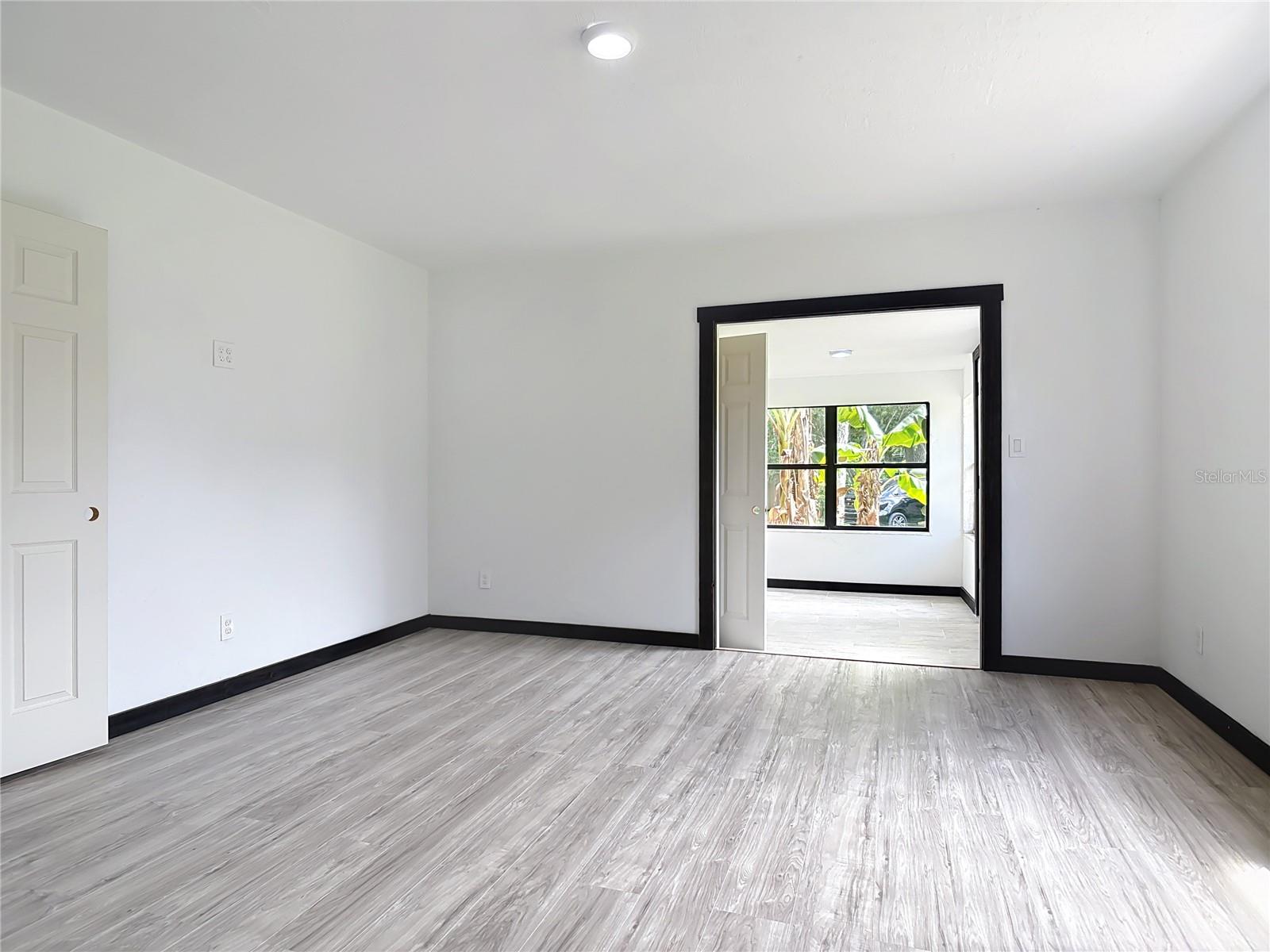633 1/2 Elm Ave Property Photo 13