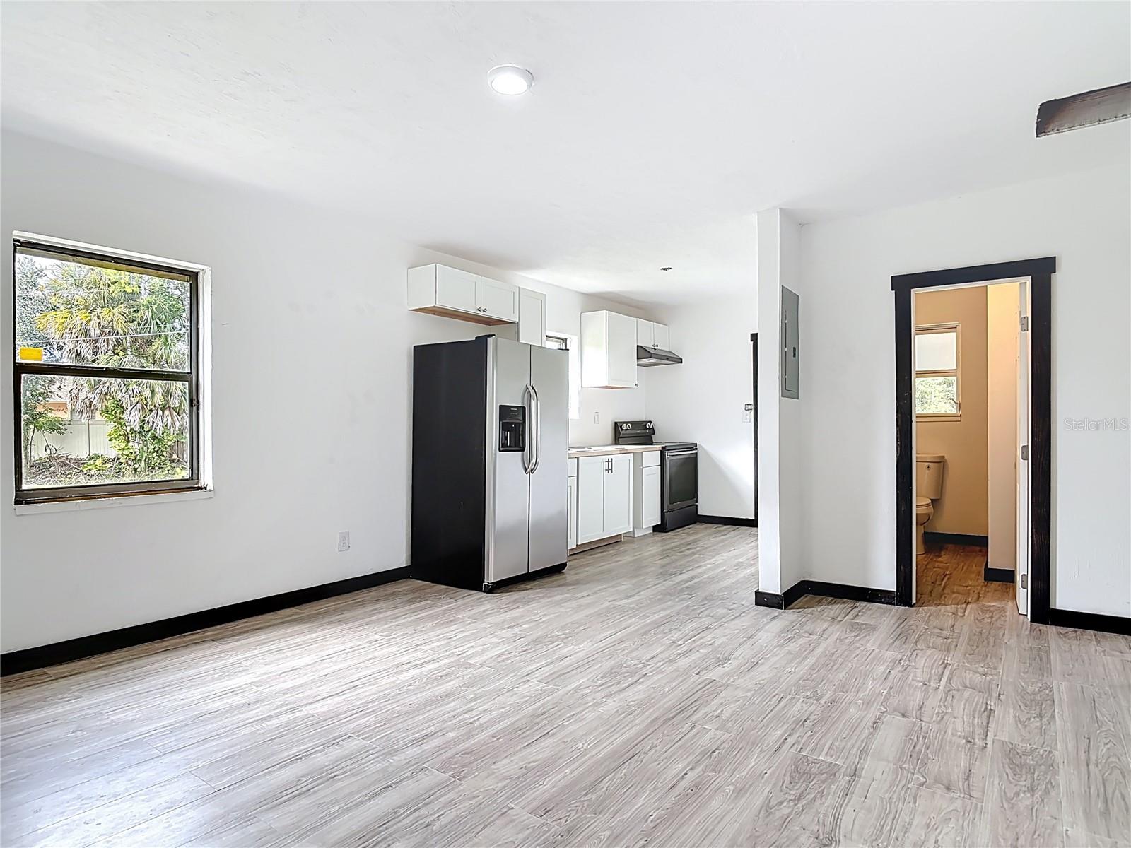 633 1/2 Elm Ave Property Photo 14