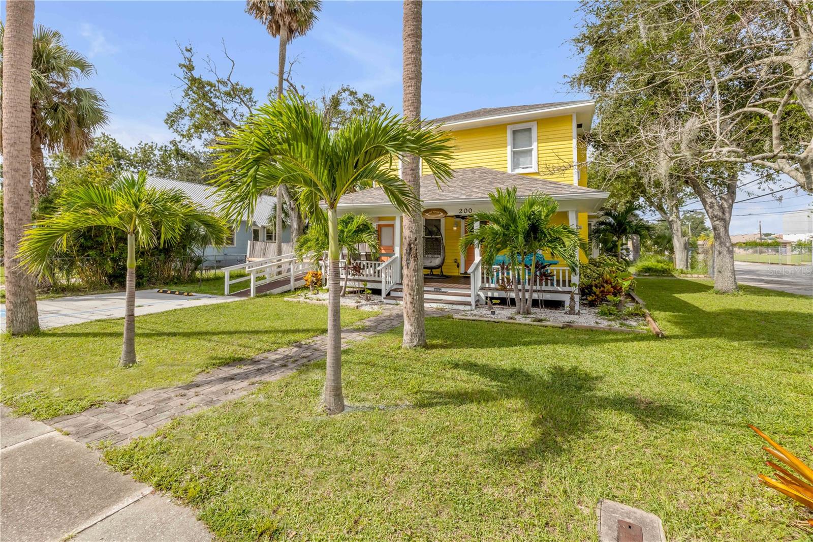 200 Live Oak St Property Photo 4