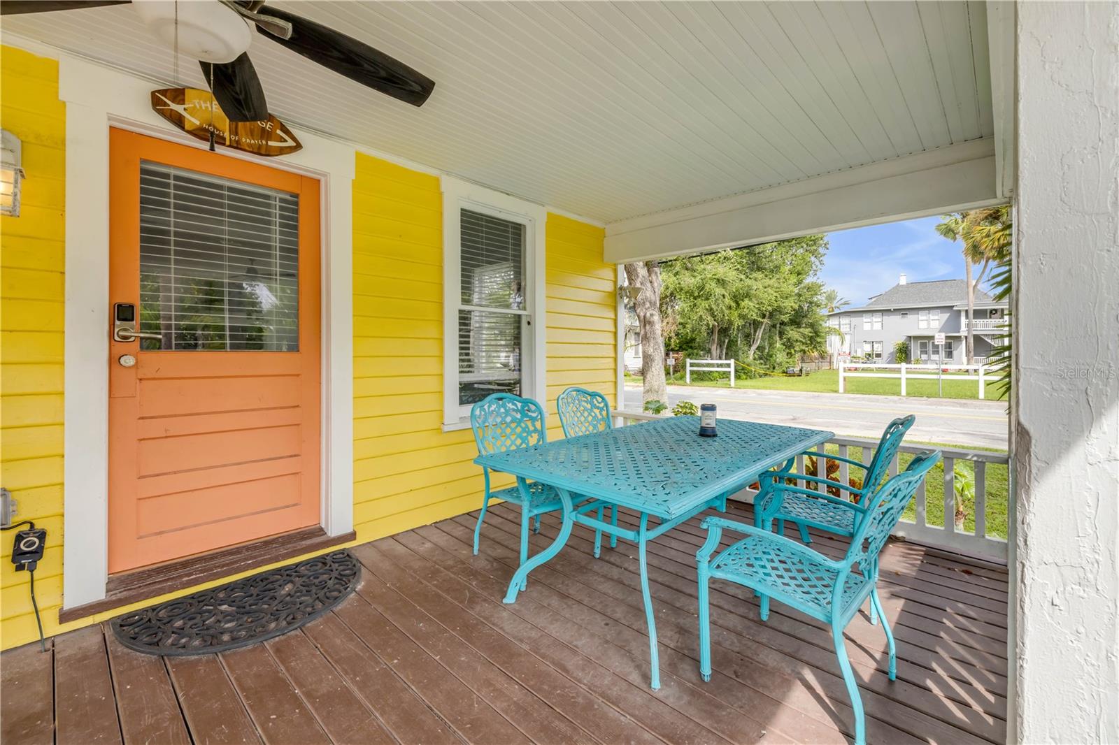 200 Live Oak St Property Photo 6