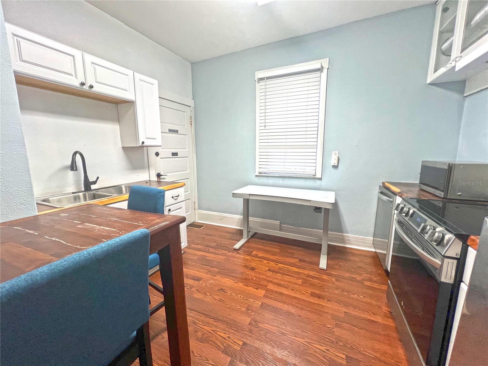 200 Live Oak St Property Photo 54