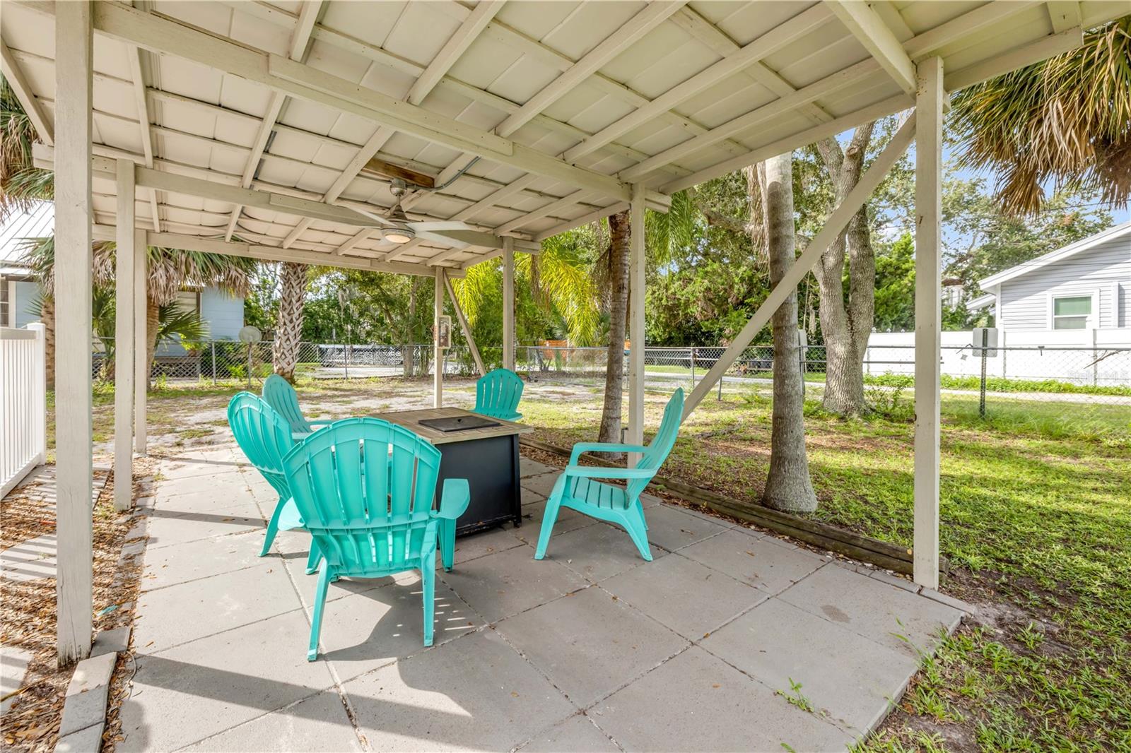 200 Live Oak St Property Photo 64