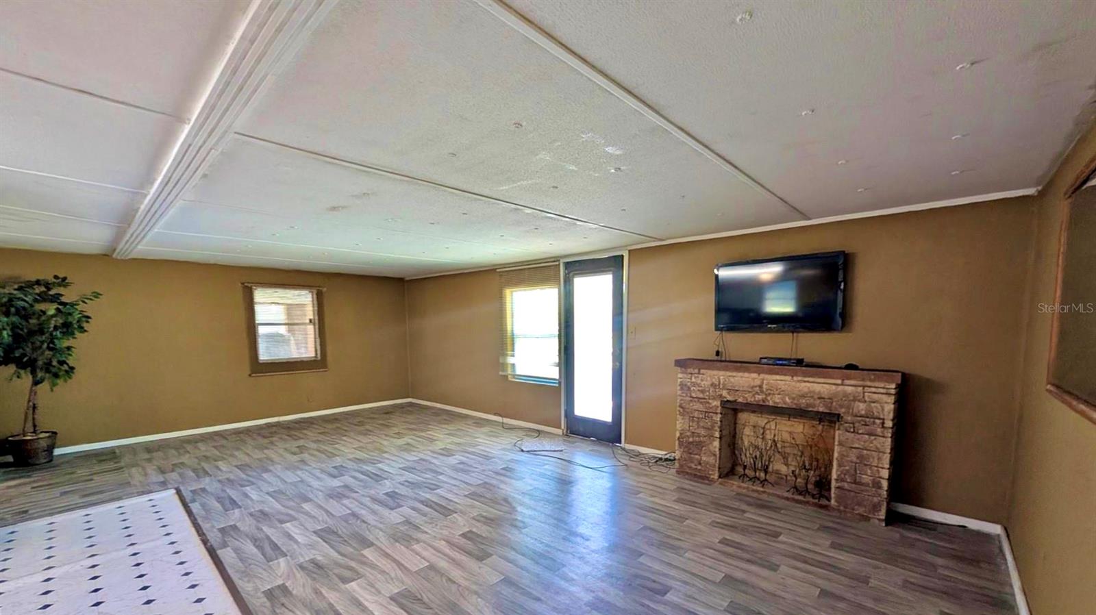 V4945105 Property Photo 6