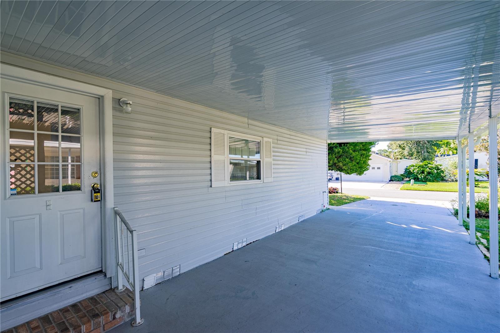 701 Helmsman Ln Property Photo 6