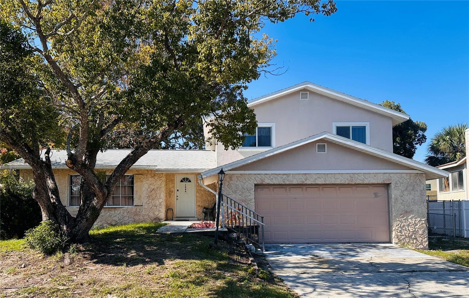 1649 E Shangri La Dr Property Photo 1
