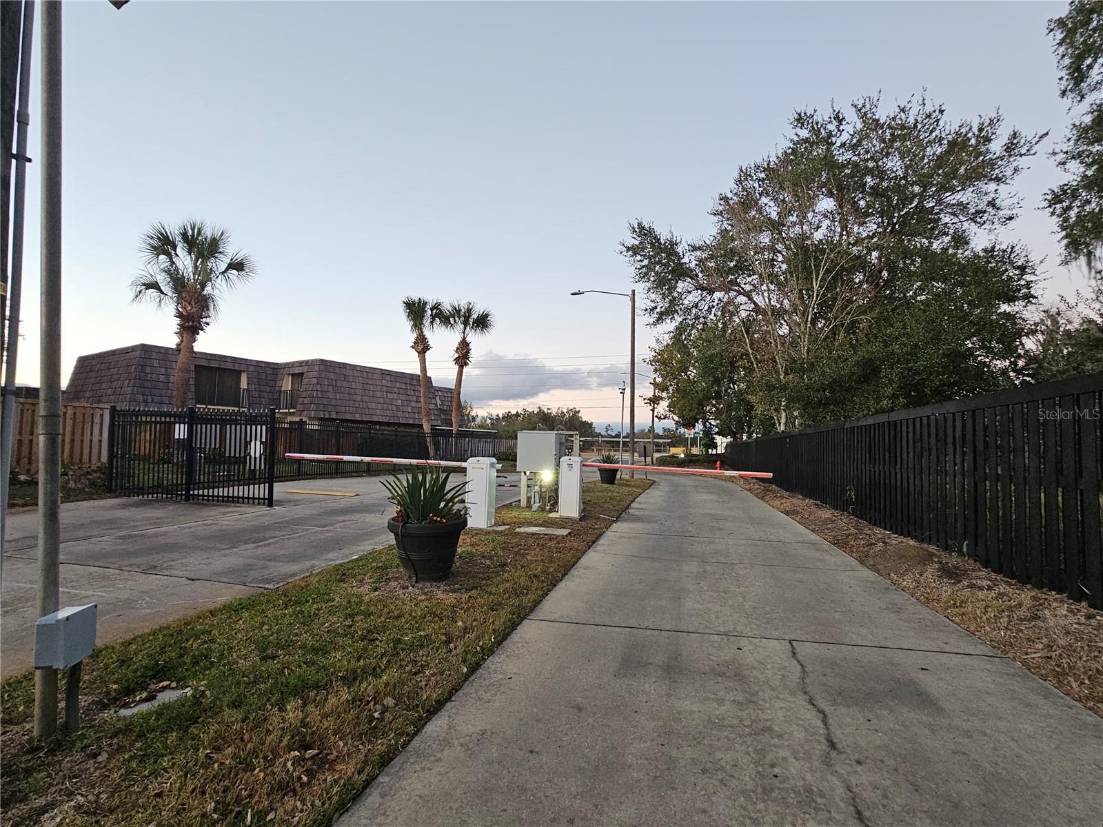2927 Tangerine Ct Property Photo 4