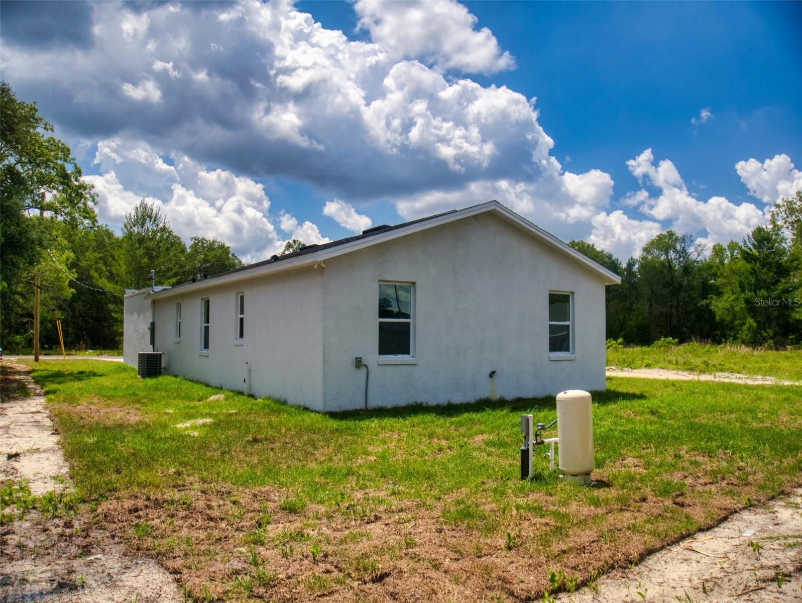 2 Guava Ln Property Photo 13