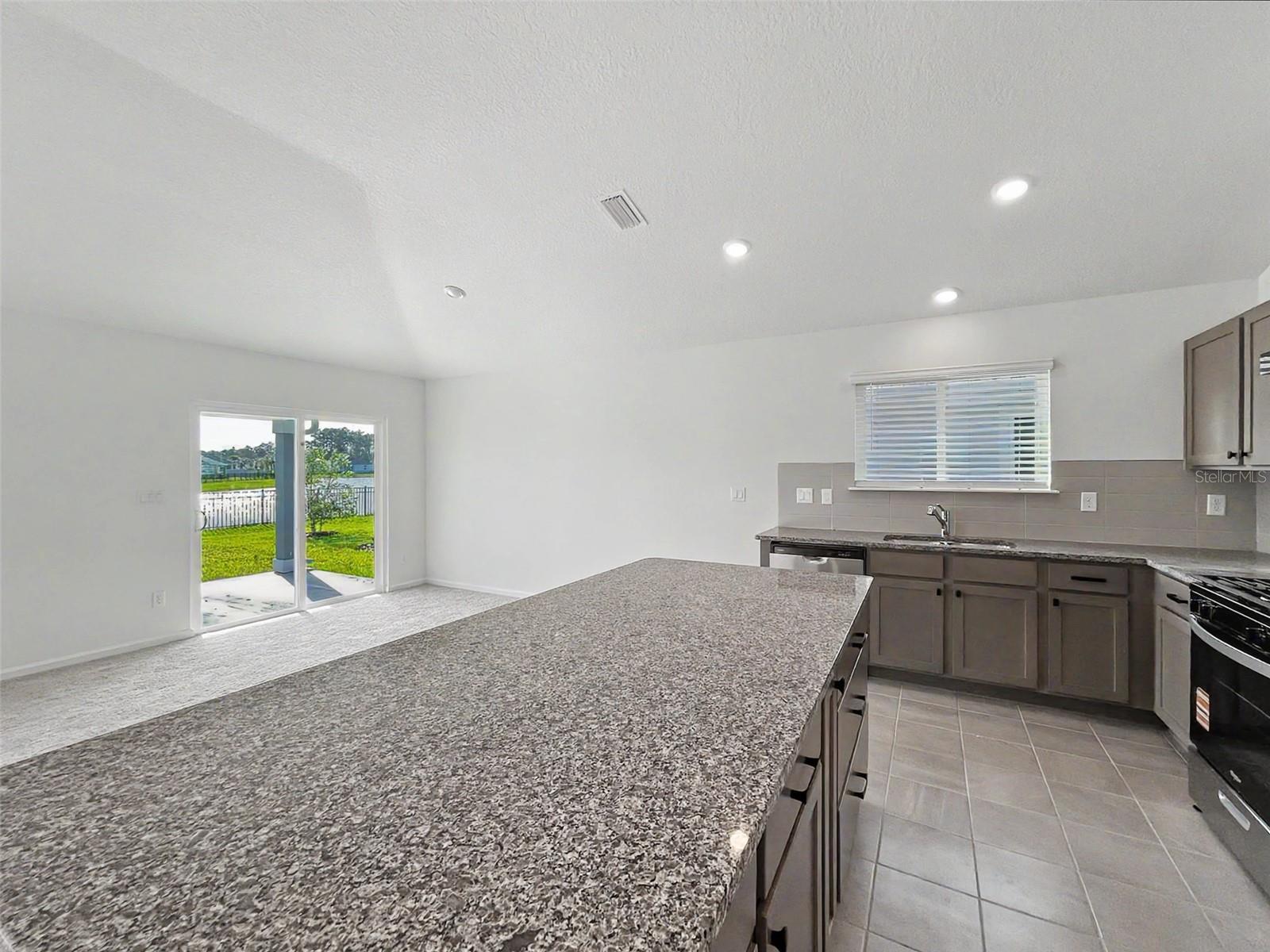 55 Signet Cir Property Photo 8