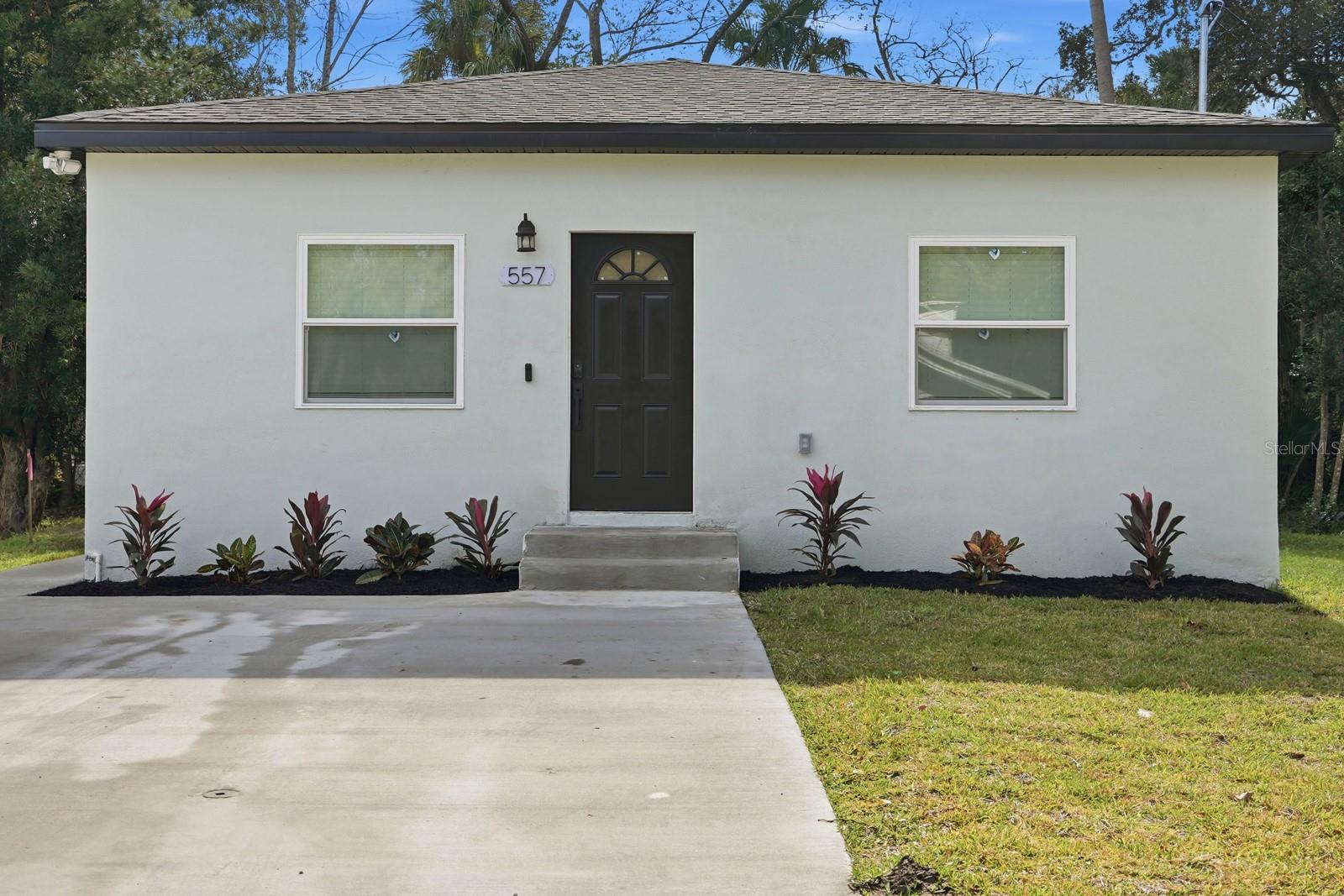 557 Live Oak Ave Property Photo 1