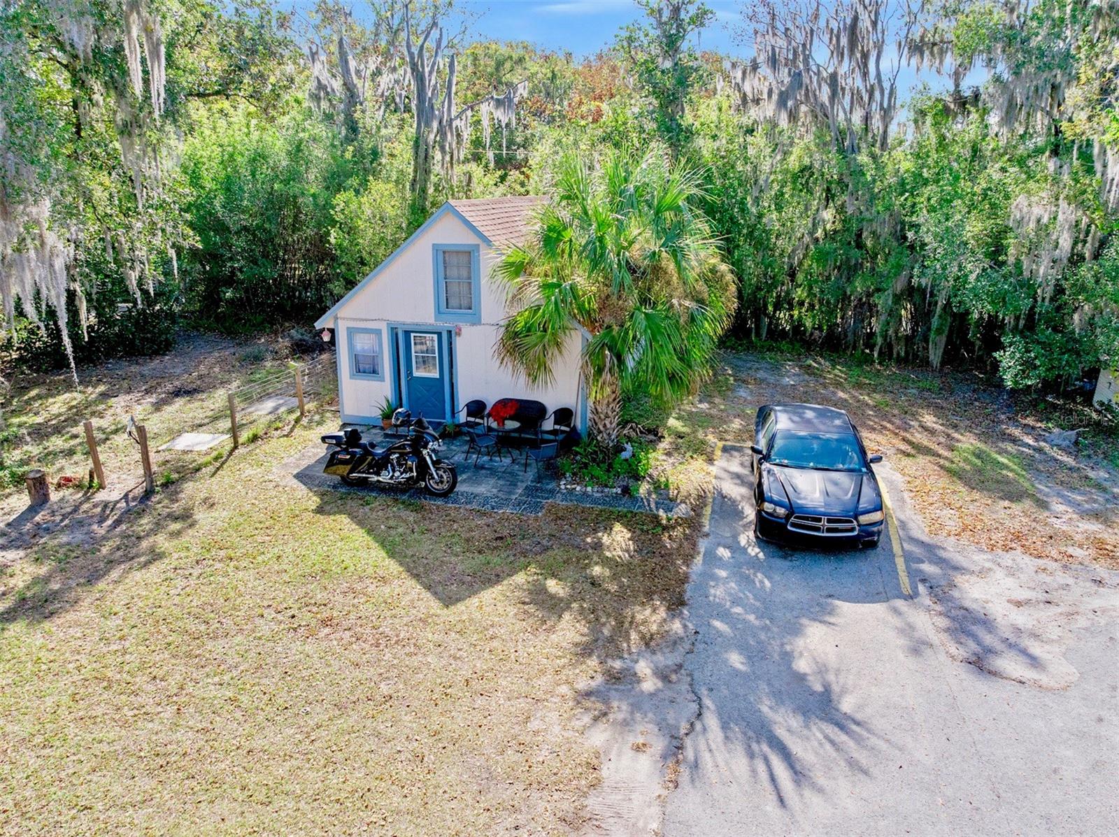228 W Howry Ave Property Photo 4
